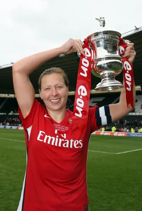 Framed Print : Jayne Ludlow Celebrates FA Cup Victory with Arsenal Ladies Framed Print : Jayne Ludlow Celebrates FA Cup Victory with Arsenal Ladies
