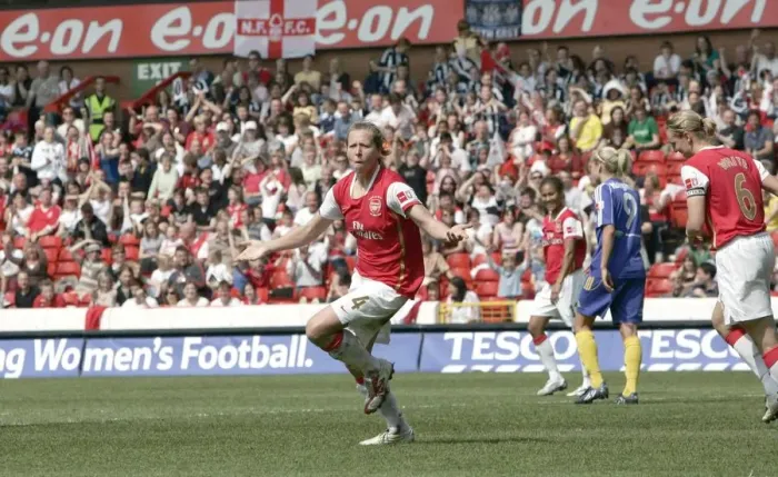 Framed Print : Jayne Ludlow Scores Arsenal's Second Goal in FA Womens Cup Final Victory Framed Print : Jayne Ludlow Scores Arsenal's Second Goal in FA Womens Cup Final Victory