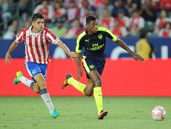 Jeff Reine-Adelaide Surges Past Chivas Defender in Arsenal's 2016 Pre-Season Clash