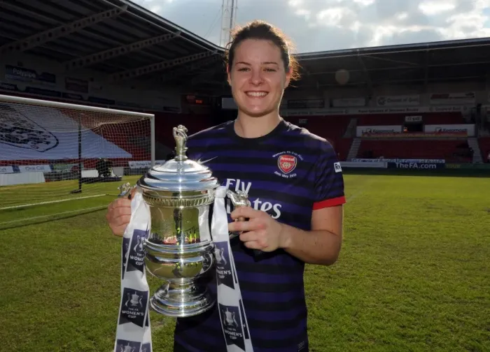 Framed Print : Jennifer Beattie (Arsenal) with the FA Cup Trophy. Arsenal Ladies 3: 0 Bristol Academy
