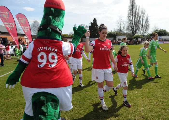 Framed Print : Jennifer Beattie (Arsenal) with Gunner before the match. Arsenal Ladies 0: 2 Wolfsburg Framed Print : Jennifer Beattie (Arsenal) with Gunner before the match. Arsenal Ladies 0: 2 Wolfsburg