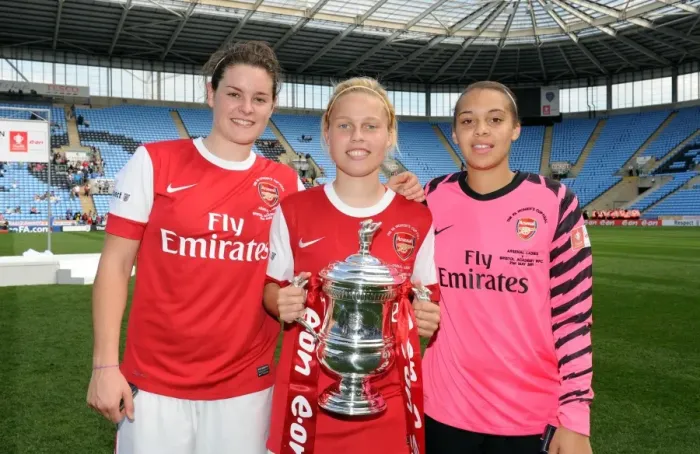 Framed Print : Jennifer Beattie, Gilly Flaherty and Rebecca Spencer (Arsenal) with the FA Cup Trophy Framed Print : Jennifer Beattie, Gilly Flaherty and Rebecca Spencer (Arsenal) with the FA Cup Trophy