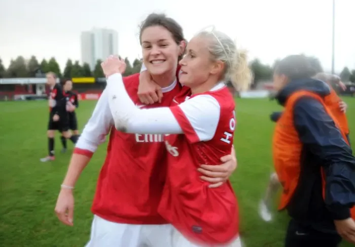 Framed Print : Jennifer Beattie and Steph Houghton (Arsenal) celebrate winning the match