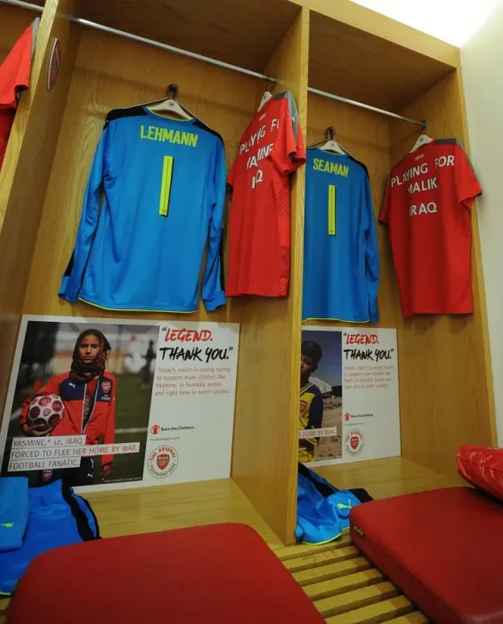 Framed Print : Jens Lehmann and David Seaman (Arsenal) kit