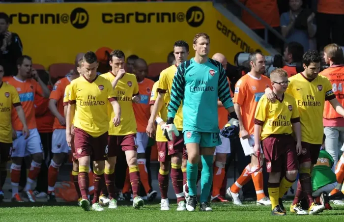 Framed Print : Jens Lehmann's Triumph: Arsenal Crushes Blackpool 3-1 in the Premier League
