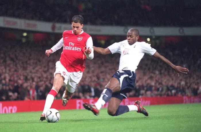 Framed Print : Jeremie Aliadiere (Arsenal) Anthony Gardner (Tottenham)