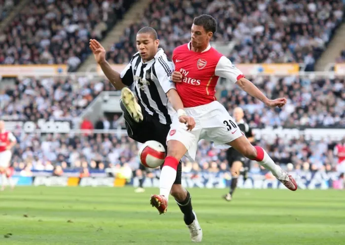 Framed Print : Jeremie Aliadiere (Arsenal) Oguchi Onyewu (Newcastle United) Framed Print : Jeremie Aliadiere (Arsenal) Oguchi Onyewu (Newcastle United)
