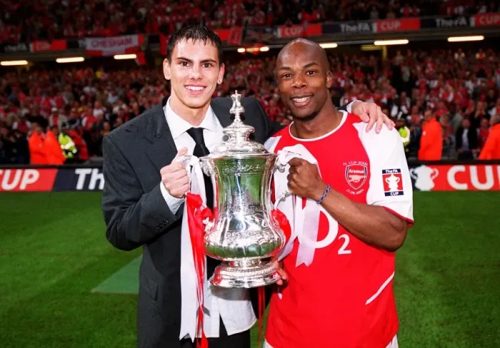 Framed Print : Jeremie Aliadiere and Sylvain Wiltord (Arsenal) with the FA Cup Trophy