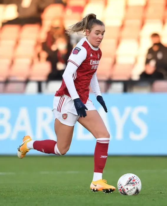 Framed Print : Jill Roord's Star Performance: Arsenal Women Overpower Birmingham City in FA WSL Showdown