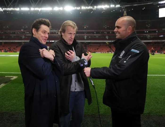 Framed Print : Jim Carrey and Jeff Daniels Reunite at Arsenal vs Manchester United, 2014-15 Premier League Framed Print : Jim Carrey and Jeff Daniels Reunite at Arsenal vs Manchester United, 2014-15 Premier League
