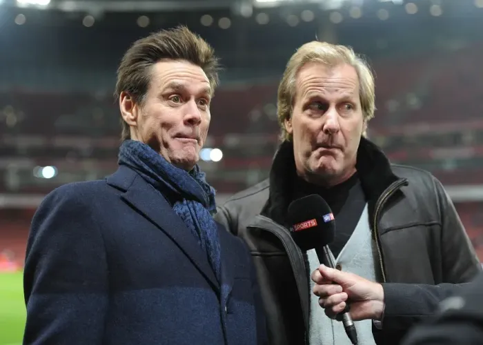 Framed Print : Jim Carrey and Jeff Daniels Reunite at Arsenal vs Manchester United, 2014-15 Premier League Framed Print : Jim Carrey and Jeff Daniels Reunite at Arsenal vs Manchester United, 2014-15 Premier League