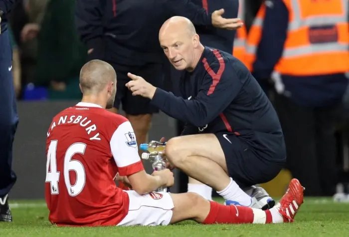 Framed Print : JK talks to Henri Lansbury (Arsenal) during the break before extra time Framed Print : JK talks to Henri Lansbury (Arsenal) during the break before extra time