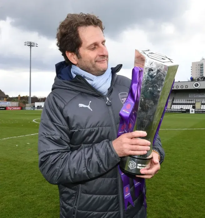 Framed Print : Joe Montemurro Celebrates WSL Title Win with Arsenal Women After Triumph over Manchester City