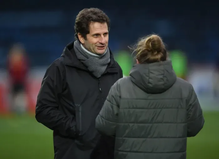 Framed Print : Joe Montemurro and Kim Little: Post-Match Conversation, Arsenal Ladies in WSL Action Framed Print : Joe Montemurro and Kim Little: Post-Match Conversation, Arsenal Ladies in WSL Action