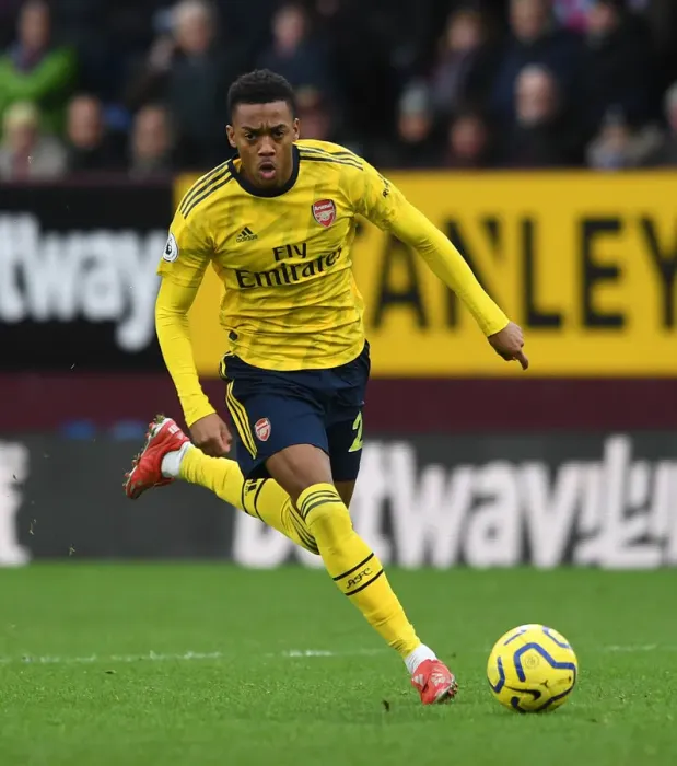 Framed Print : Joe Willock in Action: Burnley vs Arsenal, Premier League 2019-20 Framed Print : Joe Willock in Action: Burnley vs Arsenal, Premier League 2019-20