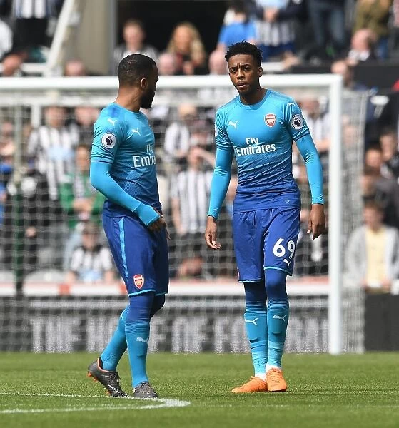 Joe Willock and Alexandre Lacazette (Arsenal) before the match. Newcastle United 2