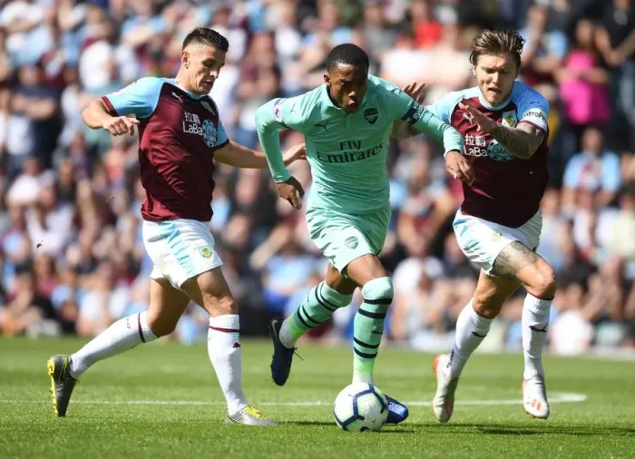 Framed Print : Joe Willock Breaks Past Burnley's Defense: Burnley vs Arsenal, Premier League 2018-19 Framed Print : Joe Willock Breaks Past Burnley's Defense: Burnley vs Arsenal, Premier League 2018-19