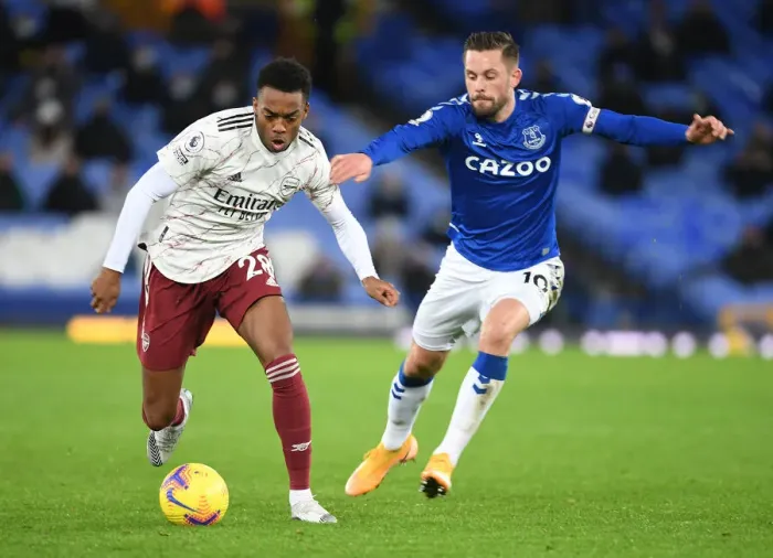 Framed Print : Joe Willock Breaks Past Gylfi Sigurdsson: Everton vs Arsenal, Premier League 2020-21 Framed Print : Joe Willock Breaks Past Gylfi Sigurdsson: Everton vs Arsenal, Premier League 2020-21
