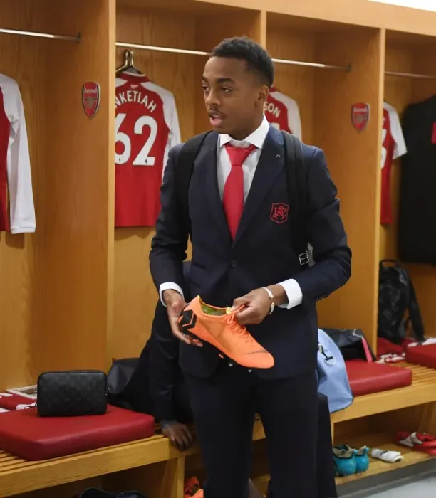 Framed Print : Joe Willock: Pre-Match Focus in Arsenal Changing Room (Arsenal v Watford, Premier League)
