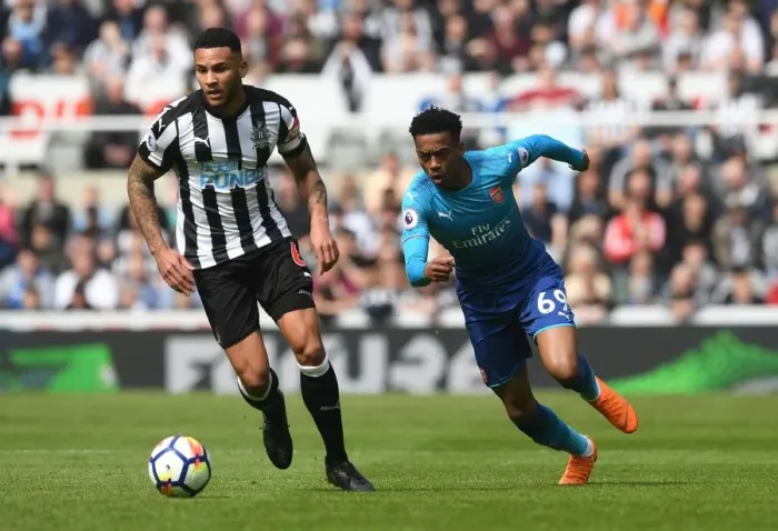 Framed Print : Joe Willock vs Jamaal Lascelles: Intense Battle in Newcastle United vs Arsenal Premier League Clash Framed Print : Joe Willock vs Jamaal Lascelles: Intense Battle in Newcastle United vs Arsenal Premier League Clash