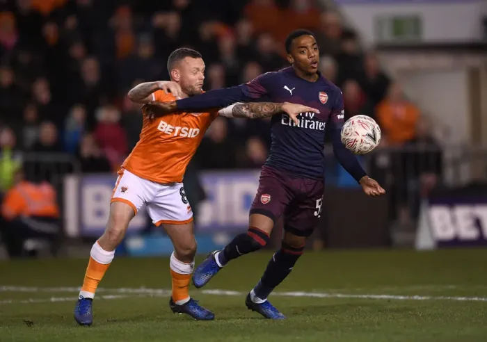 Framed Print : Joe Willock vs. Jay Spearing: Intense Face-Off in Arsenal's FA Cup Battle at Blackpool