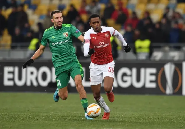 Framed Print : Joe Willock vs. Vyacheslav Sharpar: Arsenal Star Clashes with Vorskla Player in Europa League Match Framed Print : Joe Willock vs. Vyacheslav Sharpar: Arsenal Star Clashes with Vorskla Player in Europa League Match