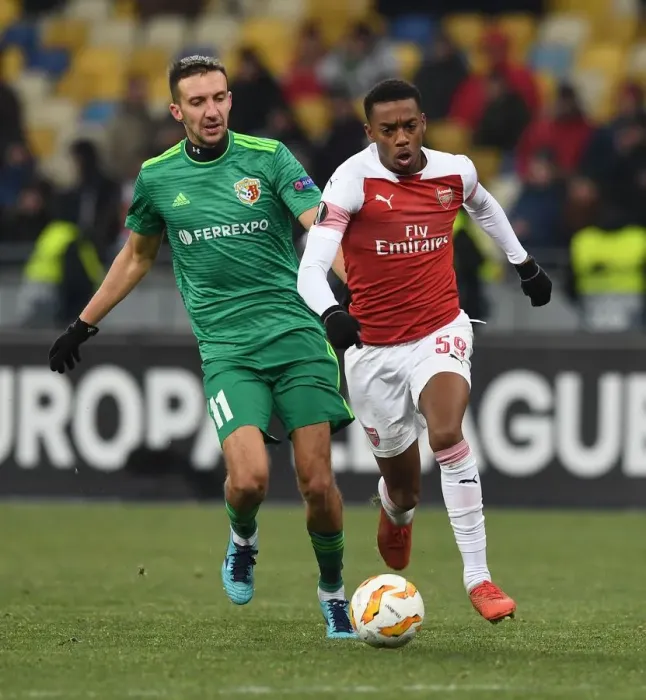 Framed Print : Joe Willock vs. Vyacheslav Sharpar: Intense Clash in Arsenal's Europa League Battle against Vorskla Poltava Framed Print : Joe Willock vs. Vyacheslav Sharpar: Intense Clash in Arsenal's Europa League Battle against Vorskla Poltava