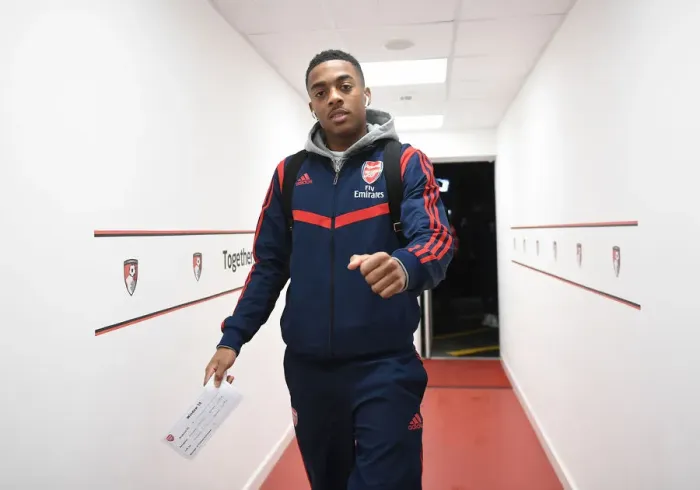 Framed Print : Joe Willock's Arrival at Vitality Stadium: AFC Bournemouth vs Arsenal FA Cup Match