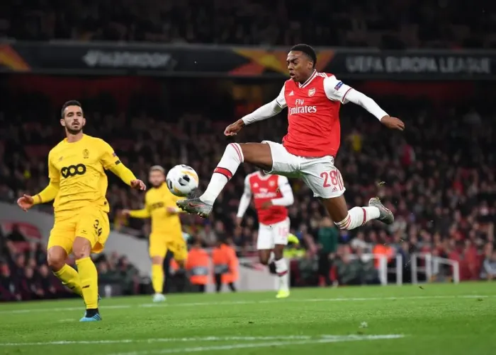 Framed Print : Joe Willock's Star Performance: Arsenal Overpowers Standard Liege in Europa League Framed Print : Joe Willock's Star Performance: Arsenal Overpowers Standard Liege in Europa League