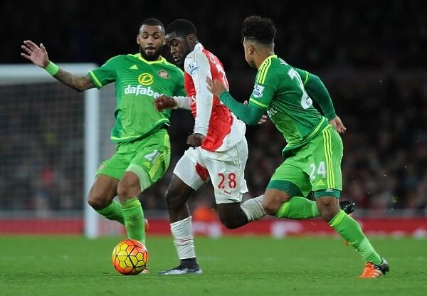 Joel Campbell's Agile Moves: Outmaneuvering Sunderland Defenders in Arsenal's 2015-16 Premier League Battle