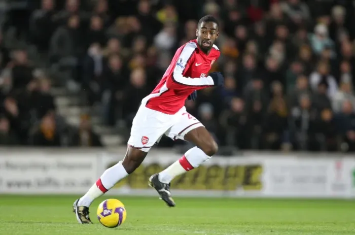 Framed Print : Johan Djourou in Action: Arsenal's Dominant Performance against Hull City (17 / 1 / 2009)