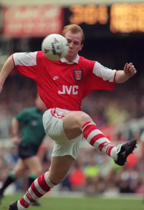 Framed Print : John Hartson in Arsenal Kit Framed Print : John Hartson in Arsenal Kit