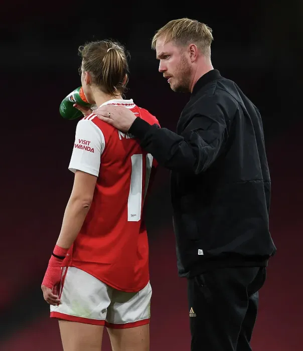 Framed Print : Jonas Eidevall Coaches Vivianne Miedema in Arsenal Women's UEFA Champions League Match