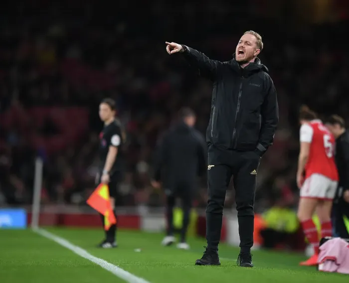 Framed Print : Jonas Eidevall Guides Arsenal Women Against Manchester United at Emirates Stadium (2022-23)
