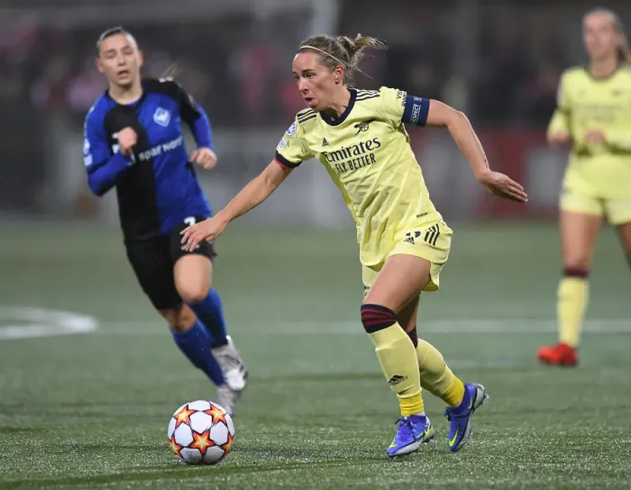 Framed Print : Jordan Nobbs Fights for Arsenal's UEFA Women's Champions League Victory: HB Koge vs. Arsenal Women