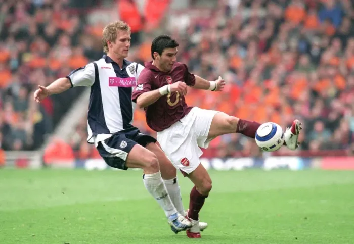 Framed Print : Jose Reyes (Arsenal) Martin Albrechtsen (West Brom)