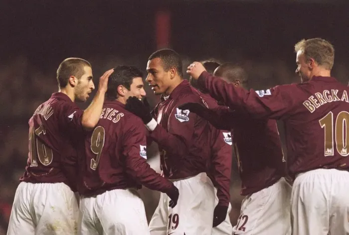 Framed Print : Jose Reyes is congratulated on his past for Dennis Bergkamps goal