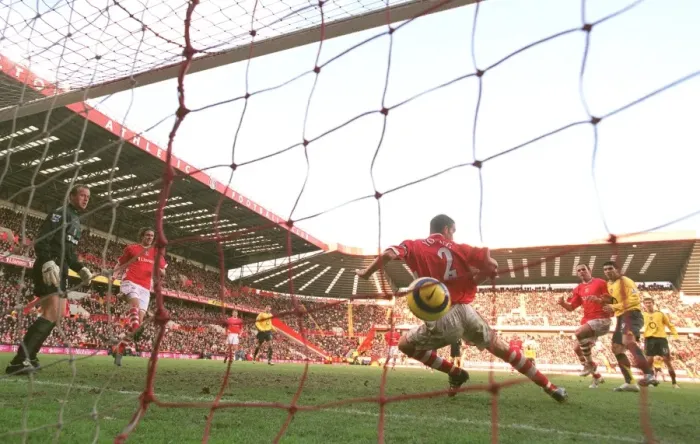 Framed Print : Jose Reyes scores Arsenals goal past Luke Young (Charlton) Framed Print : Jose Reyes scores Arsenals goal past Luke Young (Charlton)