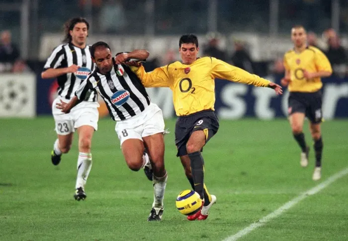 Framed Print : Jose Reyes vs Emerson: The Battle at Stadio Delle Alpi - Arsenal vs Juventus, UEFA Champions League Quarterfinals (0:0, 2nd Leg)