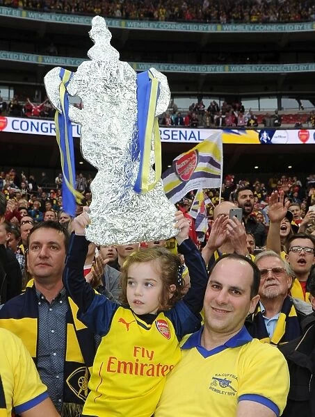 Jubilant Arsenal Fans Celebrate FA Cup Victory over Aston Villa (4:0)