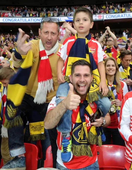 Framed Print : Jubilant Arsenal Fans Celebrate FA Cup Victory: Arsenal 4-0 Aston Villa (2015)