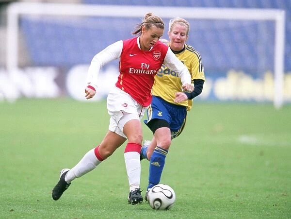 Julie Fleeting (Arsenal) Signe Werming Pedersen (Brondby)