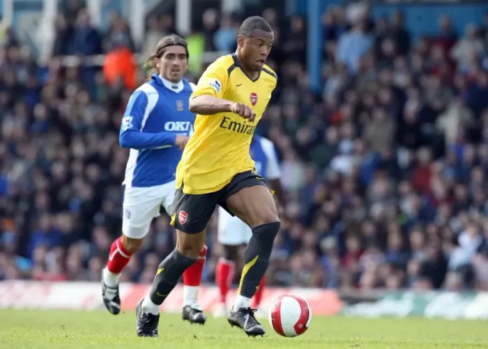 Framed Print : Julio Baptista in Action: Portsmouth 0-0 Arsenal, FA Premiership, May 2007