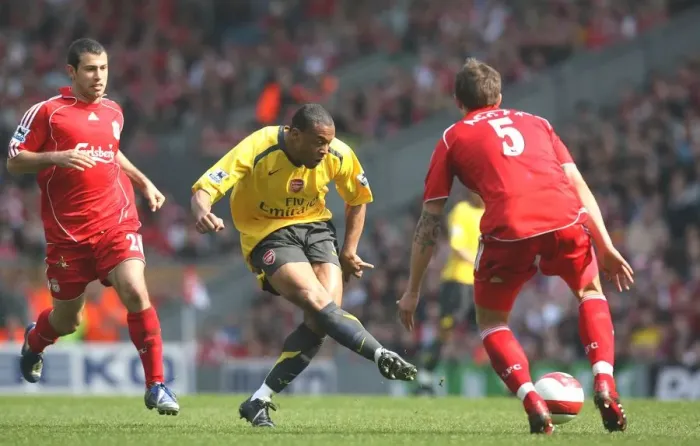 Framed Print : Julio Baptista (Arsenal) Daniel Agger and Javier Mascherano (Liverpool) Framed Print : Julio Baptista (Arsenal) Daniel Agger and Javier Mascherano (Liverpool)