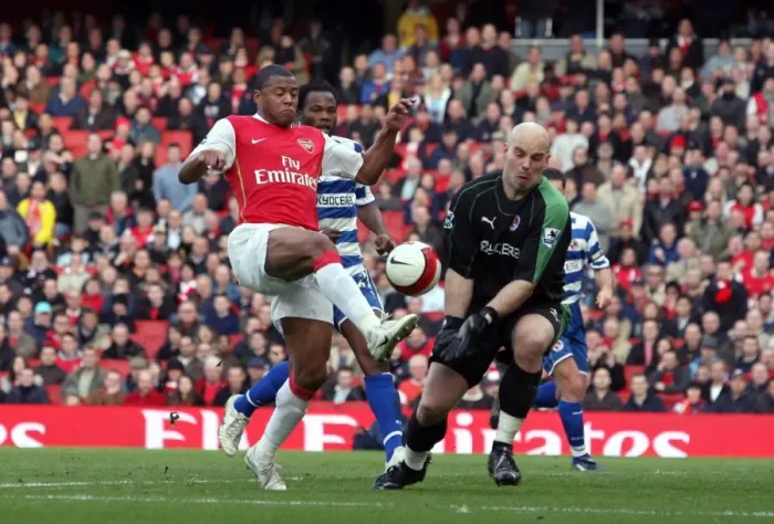 Framed Print : Julio Baptista (Arsenal) Marcus Hahnemann (Reading)