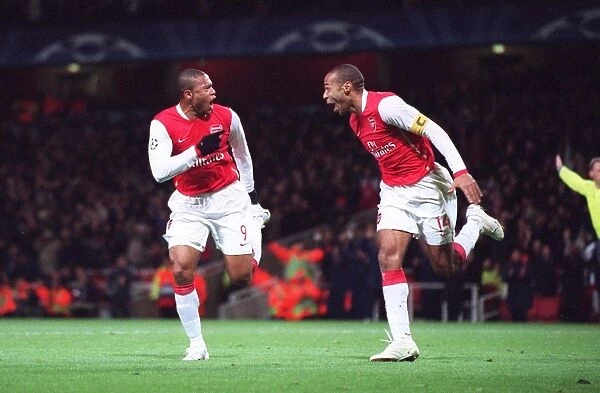 Julio Baptista celebrates scoring Arsenals 3rd goal with Thierry Henry