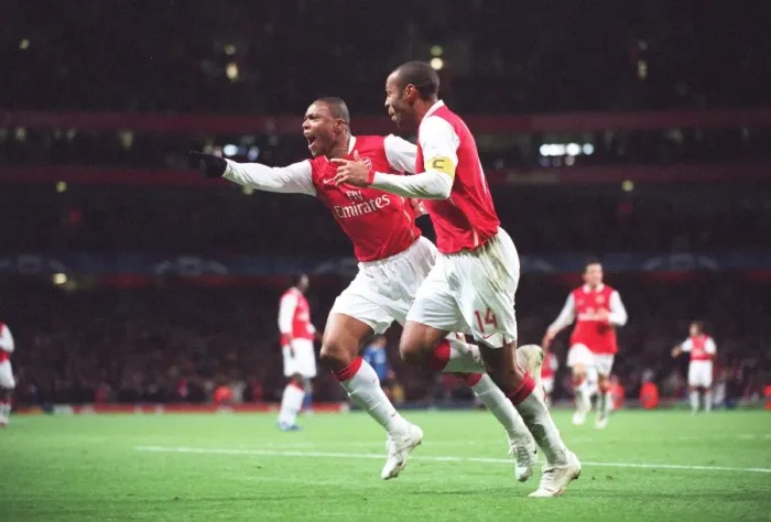 Framed Print : Julio Baptista celebrates scoring Arsenals 3rd goal with Thierry Henry