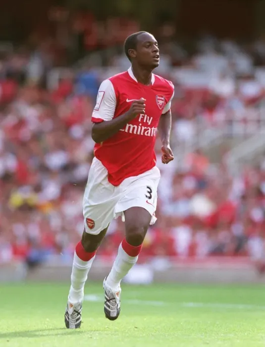 Framed Print : Justin Hoyte in Action: Arsenal's 2-1 Victory over Paris Saint-Germain, Emirates Cup 2007