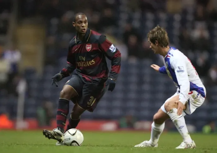 Framed Print : Justin Hoyte (Arsenal) Morten Gamst Pedersen (Blackburn) Framed Print : Justin Hoyte (Arsenal) Morten Gamst Pedersen (Blackburn)