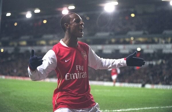 Justin Hoyte celebrates Arsenals 1st goal scored by Julio Baptista which he created with a cross. Tottenham Hotspur 2:2 Arsenal. Carling Cup Semi Final 1st Leg. White Hart Lane, London, 24 / 1 / 07. Credit: Arsenal Football Club  / 